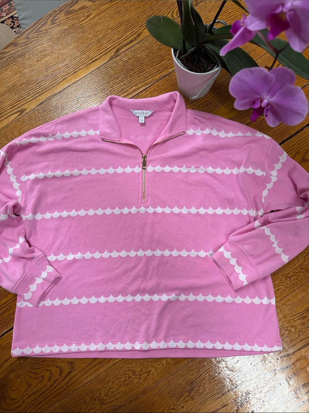 Crown & Ivy pullover quarter zip sweatshirt. Size XL.Pink and white. Gold zipper